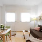 C39 Cosy Apt Next To The City Center